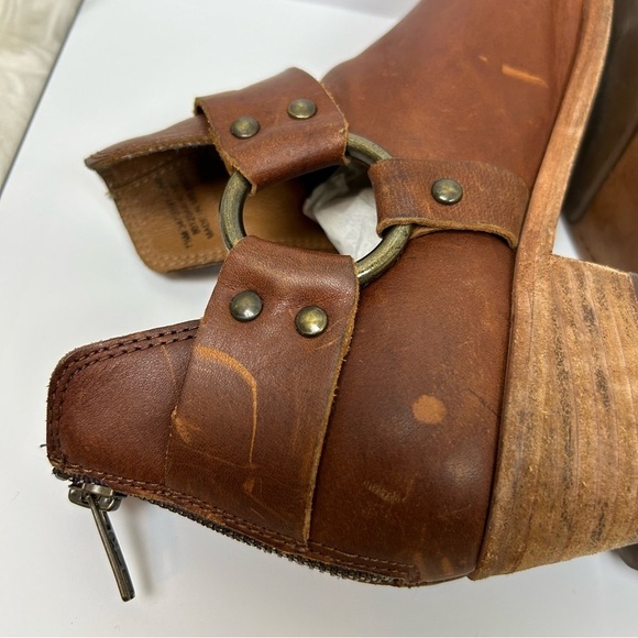 FRYE Women's Ray Harness back zip ankle boots distressed leather size: 7 1/2 - Picture 6 of 12